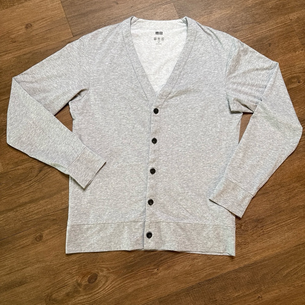 Uniqlo Men's V-Neck Cardigan in Gray